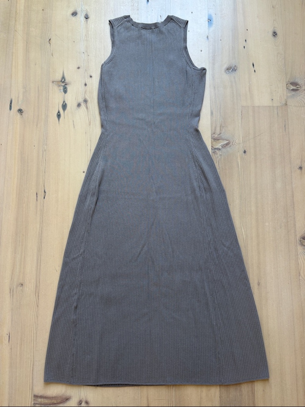 Uniqlo Sleeveless Ribbed Knit Midi Dress in Taupe - Medium - Picture 3 of 8